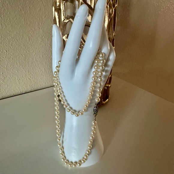 Faux Pearls Necklace with Gold plated Over Clasp - Picture 1 of 4